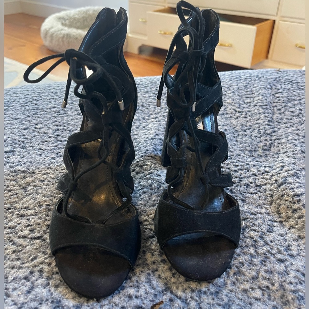 BCBGGeneration size 6 heel, great condition!